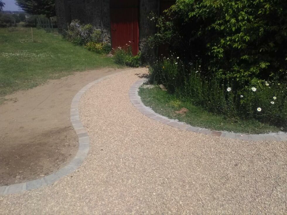 Réalisations Allée en stabilisateurs de graviers et chainettes en pavés